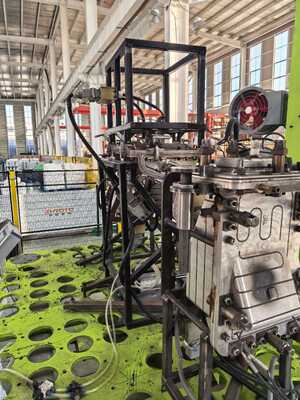 買う 精密な温度制御と二軸回転を備えた電気熱注射型造機 オンライン製造