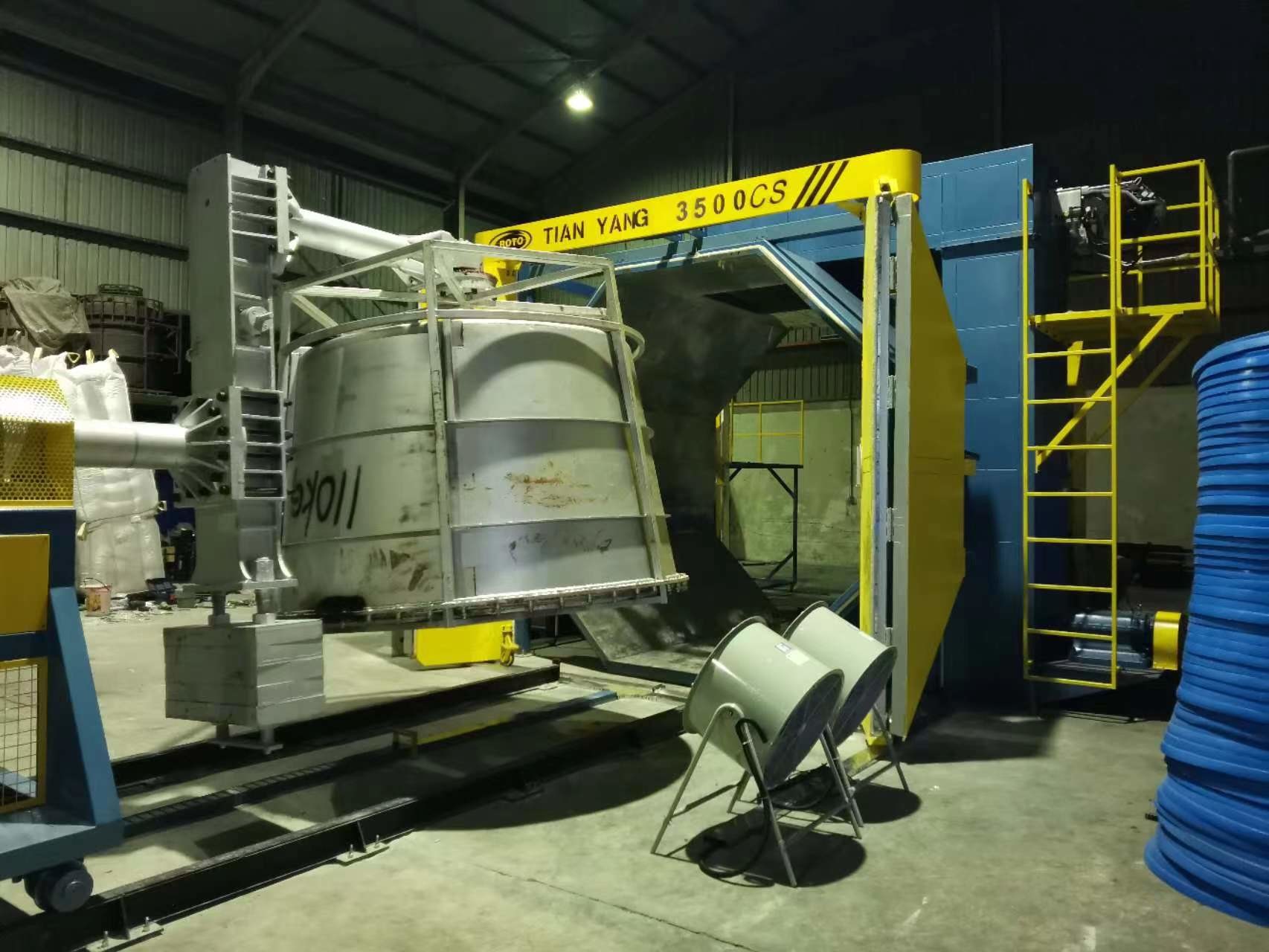 Shuttle Rotomolding Machine